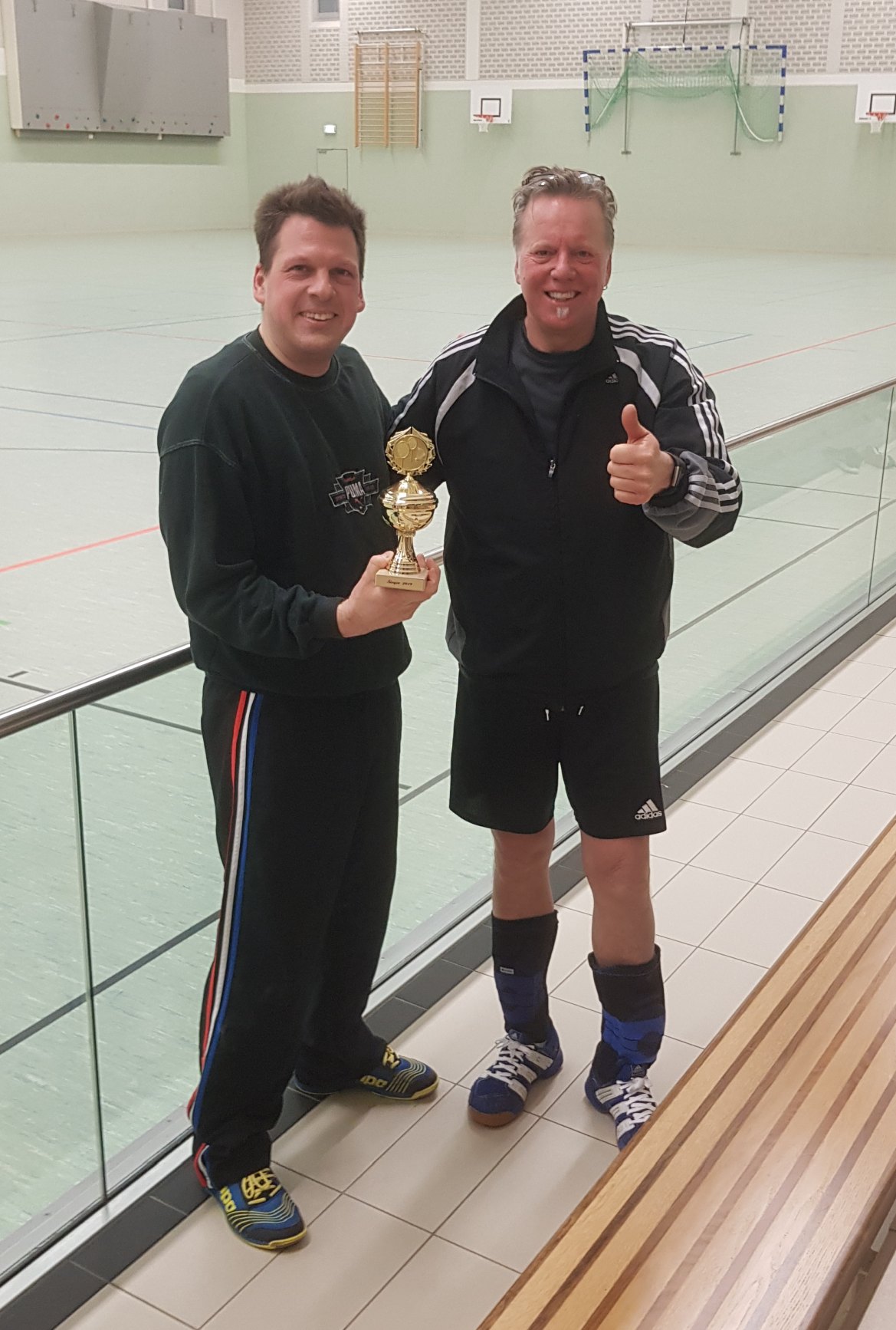 sve-2019-badminton-vereinsmeisterschaften-sieger thomas bubliz mit achim trau